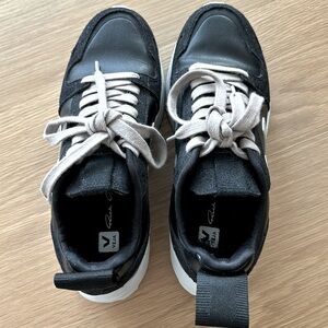 Veja X Rick Owen’s sneakers, worn several times, in great condition.